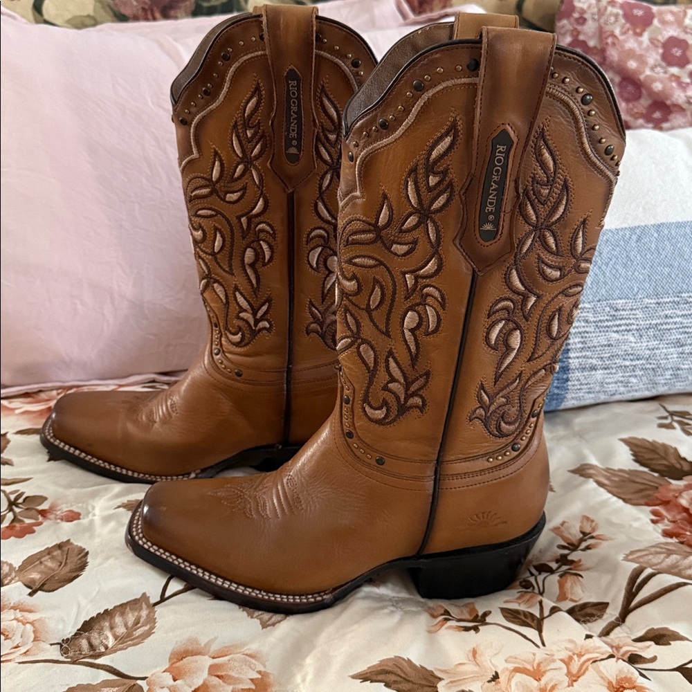 WOMEN'S ROUND UP HOLLY PERFORMANCE WESTERN BOOTS - BROAD SQUARE TOE - Picture 2 of 12